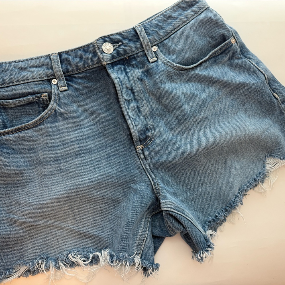 PAIGE Noella High Rise Denim Shorts 27 Petite Raw Hem Button Fly Serine - Picture 3 of 10